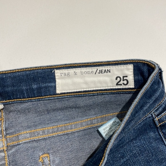 Rag & Bone skinny jeans with rips in the knees in a light medium wash. - Picture 4 of 7